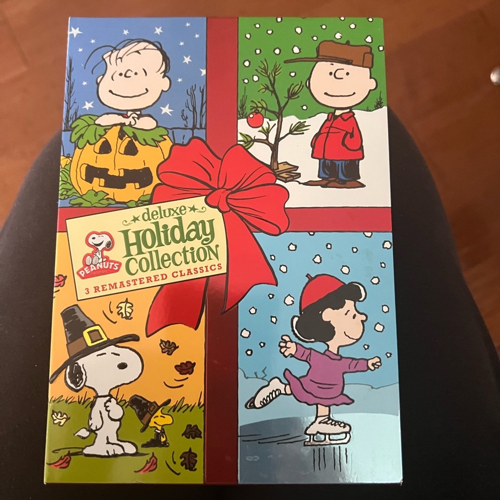PEANUTS HOLIDAY DELUXE COLLECTION DVD- NWOT- 3 HOLIDAY SHOWS